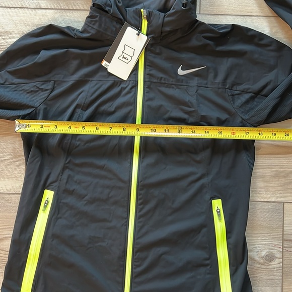 NWT- Nike Women’s Running Jacket - Picture 6 of 6